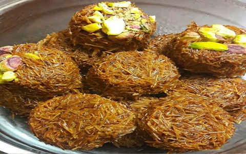 تصویر 1 از قیمت باقلوا رشته ای لوله ای با فروش عمده
